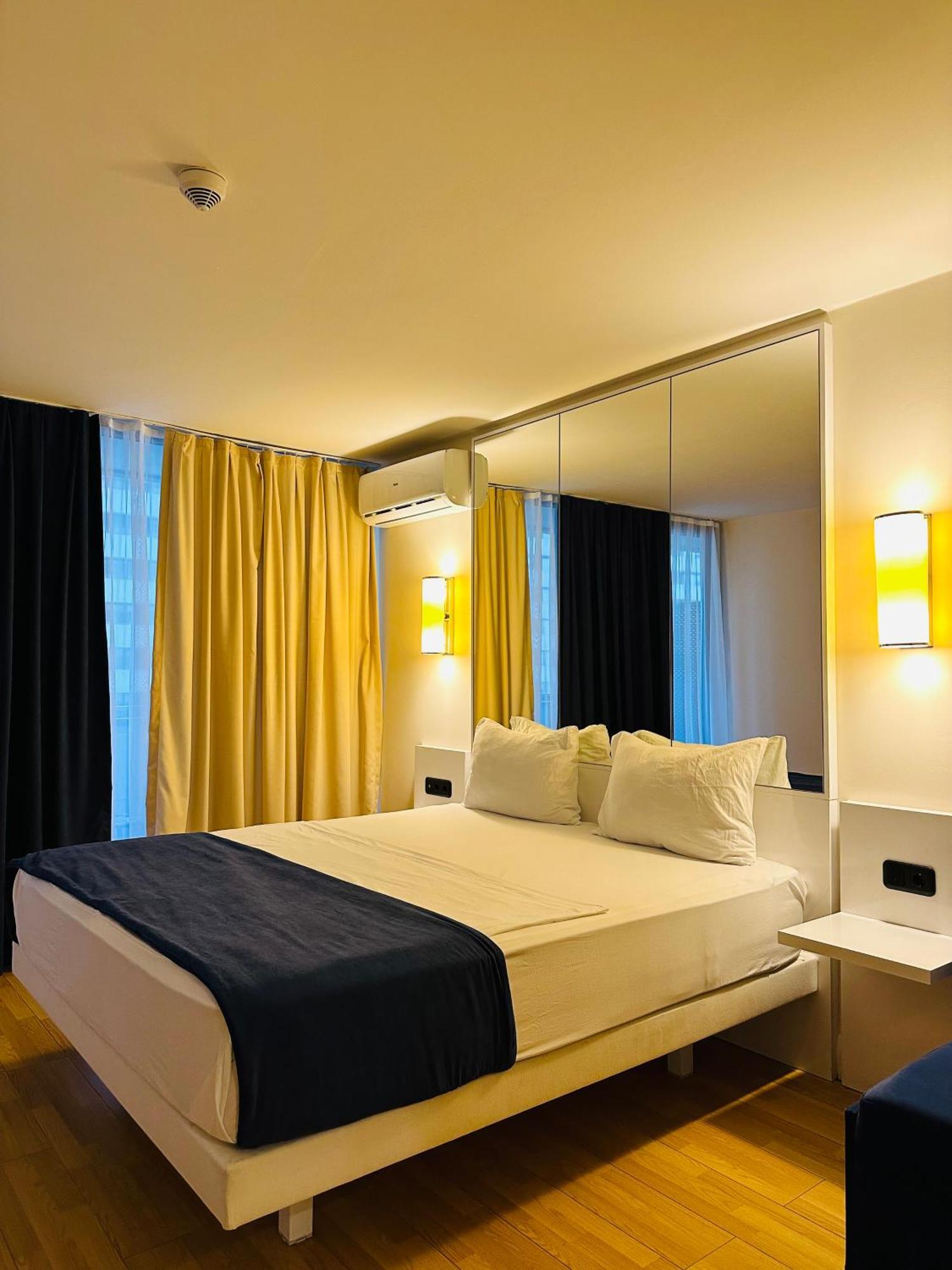 Hotel New Orbi Batumi Exterior foto